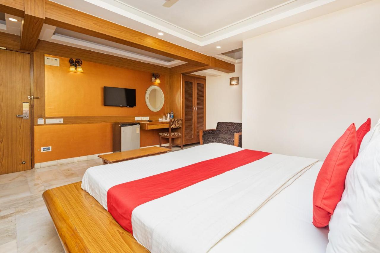 Hotel Balwas スーラト エクステリア 写真