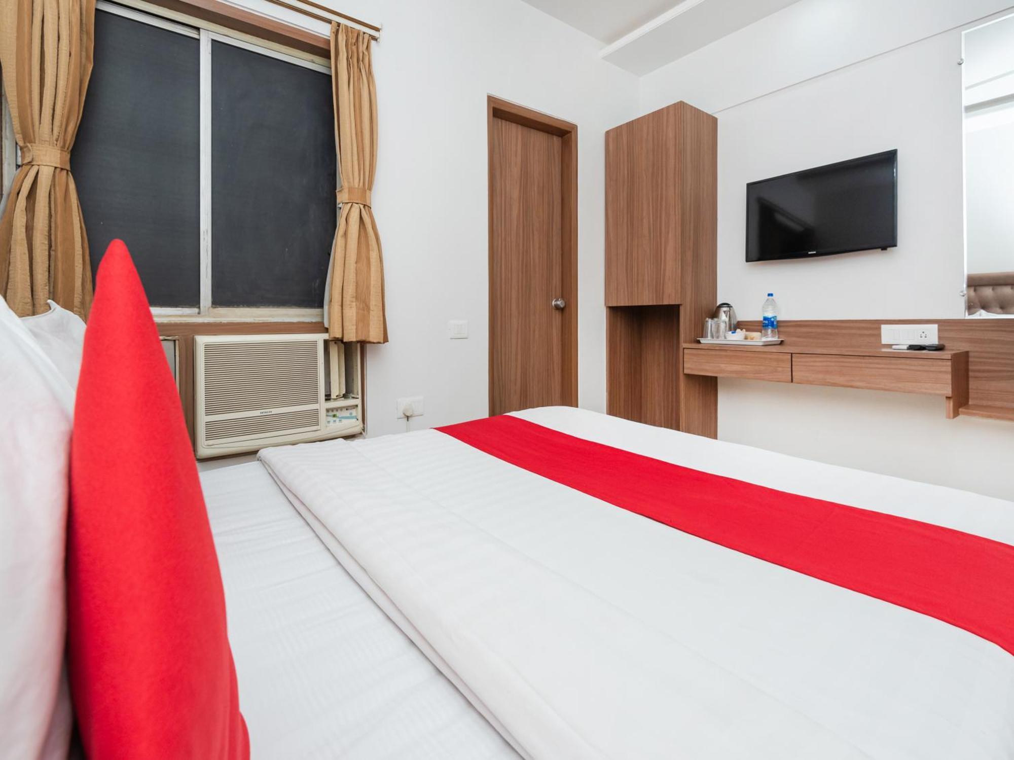 Hotel Balwas スーラト エクステリア 写真